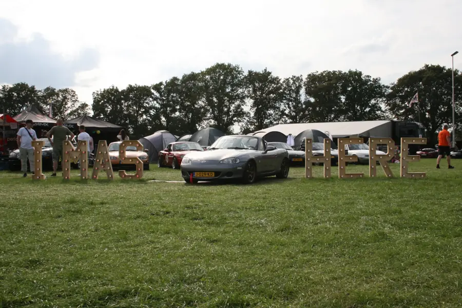 Silver MX-5 voor de MAS letters