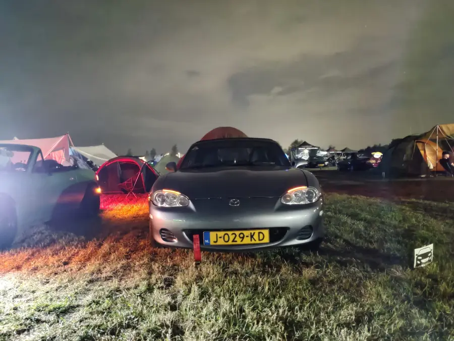 Silver MX-5 's avonds op MAS
