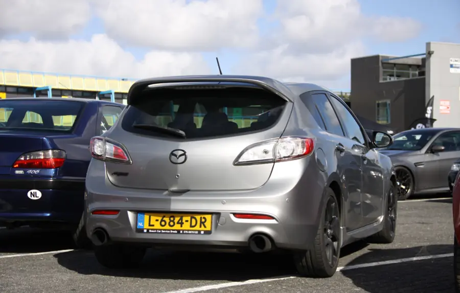 Achterkant van de Mazda 3 MPS